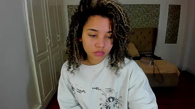 Snapshot of Mayaa_ross chatting on September 2025 01:49:01 AM Mayaa ross online show from September 2025 01:49:01 AM