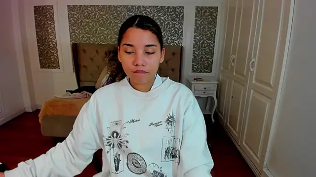 Snapshot of Mayaa_ross chatting on September 2025 03:54:01 AM Mayaa ross online show from September 2025 03:54:01 AM