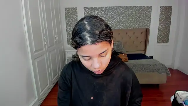 Snapshot of Mayaa_ross chatting on October 2025 02:17:01 AM Mayaa ross online show from October 2025 02:17:01 AM