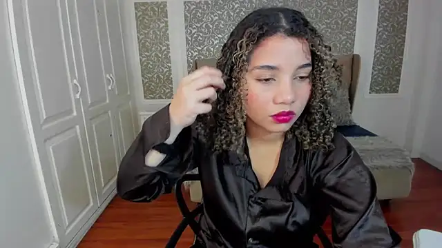 Snapshot of Mayaa_ross chatting on October 2025 02:54:01 AM Mayaa ross online show from October 2025 02:54:01 AM