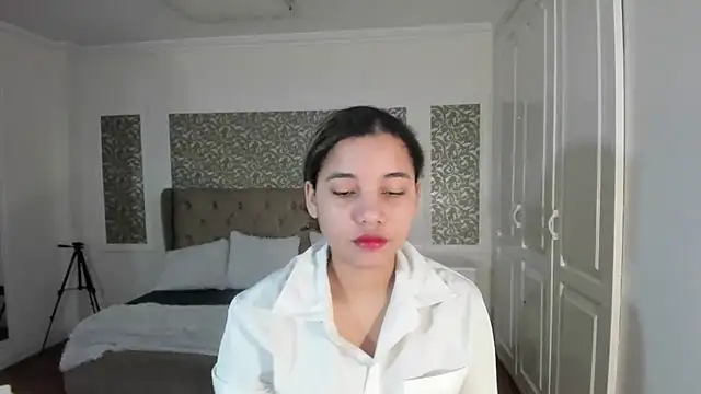 Snapshot of Mayaa_ross chatting on December 2025 02:11:01 PM Mayaa ross online show from December 2025 02:11:01 PM