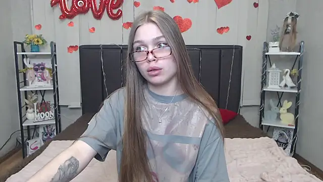 Snapshot of LaraPika chatting on May 2026 05:02:02 AM LaraPika online show from May 2026 05:02:02 AM