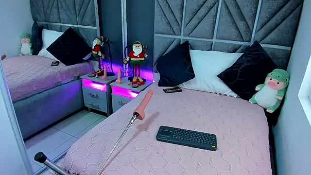 Snapshot of Kitty_Eliffe chatting on December 2024 07:46:02 PM Kitty Eliffe online show from December 2024 07:46:02 PM