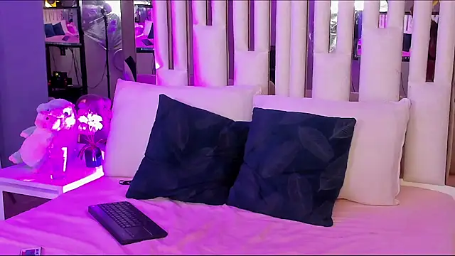 Snapshot of Kitty_Eliffe chatting on January 2025 07:18:01 PM Kitty Eliffe online show from January 2025 07:18:01 PM