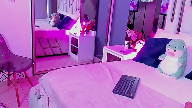 Snapshot of Kitty_Eliffe chatting on February 2025 07:26:01 PM Kitty Eliffe online show from February 2025 07:26:01 PM