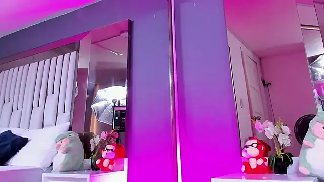 Snapshot of Kitty_Eliffe chatting on February 2025 10:28:01 PM Kitty Eliffe online show from February 2025 10:28:01 PM