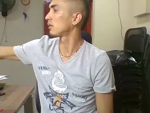 Snapshot of jeremy_scott chatting on February 2026 05:36:01 PM jeremy scott online show from February 2026 05:36:01 PM