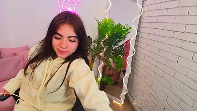 Snapshot of Roxanne_tay chatting on December 2024 07:37:02 PM Roxanne tay online show from December 2024 07:37:02 PM