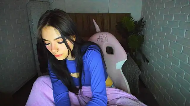 Snapshot of Roxanne_tay chatting on December 2024 01:26:02 AM Roxanne tay online show from December 2024 01:26:02 AM