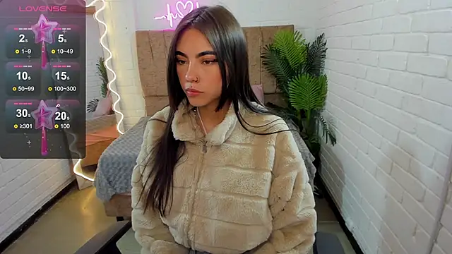 Snapshot of Roxanne_tay chatting on January 2025 07:26:02 PM Roxanne tay online show from January 2025 07:26:02 PM