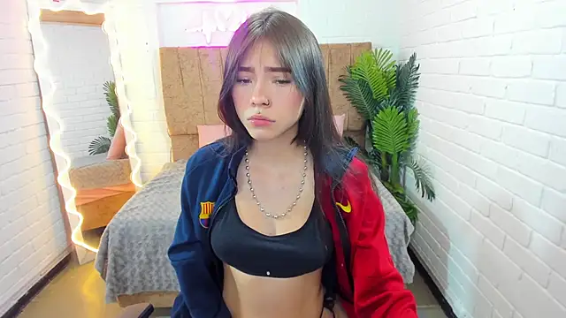 Snapshot of Roxanne_tay chatting on February 2025 07:19:02 PM Roxanne tay online show from February 2025 07:19:02 PM