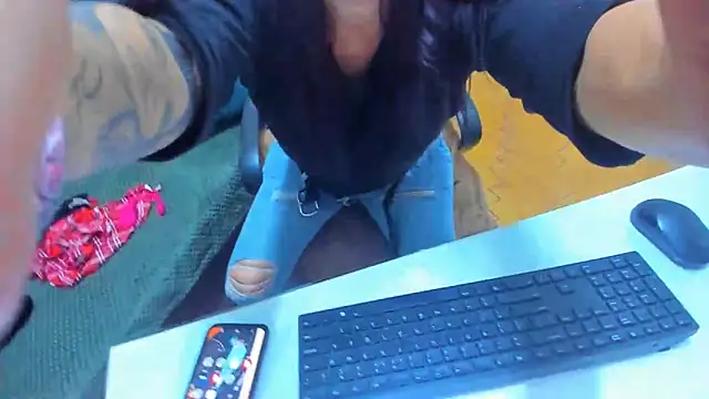 LauraSin online show from September 2025 03:28:01 AM