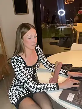 lola tentatiion online show from March 2025 08:34:01 PM