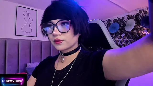 Kitty Gang online show from April 2026 01:39:01 AM