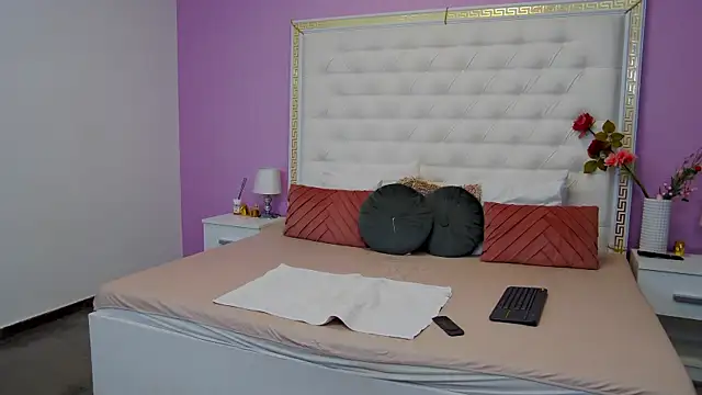 Lenna Paul online show from February 2025 02:56:01 AM