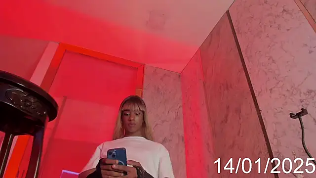 Snapshot of Doll_Isaa chatting on January 2025 08:31:01 AM Doll Isaa online show from January 2025 08:31:01 AM