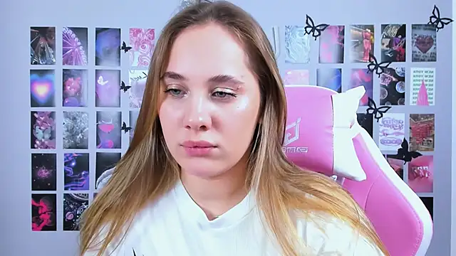 MiaMilas online show from February 2025 07:55:02 AM