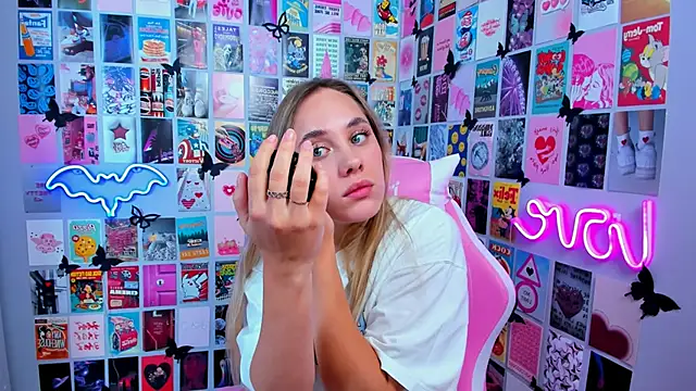 MiaMilas online show from September 2025 09:15:02 PM