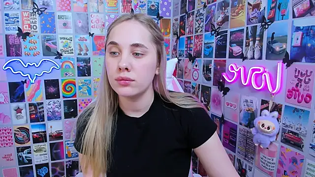 MiaMilas online show from April 2026 02:13:02 PM