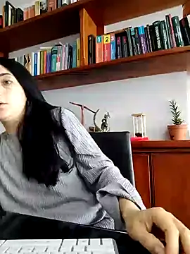 amellie ros online show from December 2024 04:42:01 PM