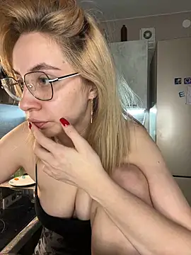 Kitty Katrine online show from October 2025 01:37:01 PM