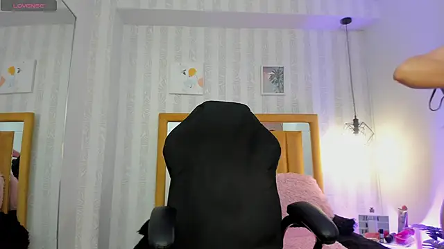 Snapshot of pettit_courtny chatting on September 2025 08:03:01 PM pettit courtny online show from September 2025 08:03:01 PM