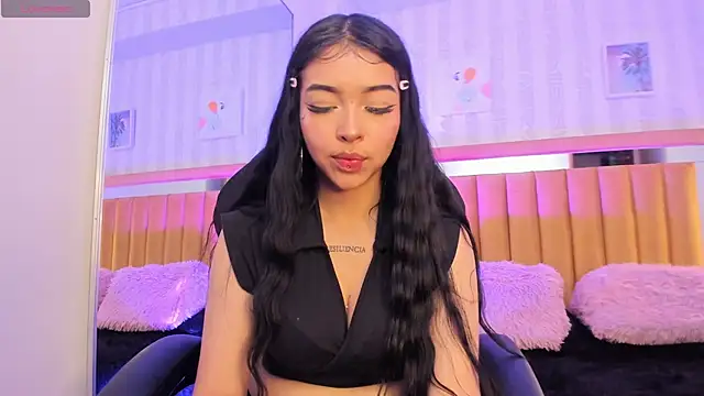 Snapshot of pettit_courtny chatting on October 2025 08:38:02 PM pettit courtny online show from October 2025 08:38:02 PM