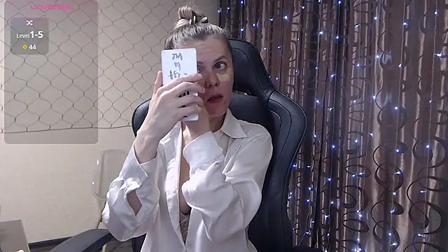 Snapshot of JessieOMays chatting on April 2026 10:23:02 PM JessieOMays online show from April 2026 10:23:02 PM