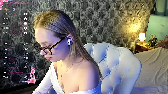 Snapshot of Carol__Cox chatting on December 2024 02:33:01 AM Carol Cox online show from December 2024 02:33:01 AM