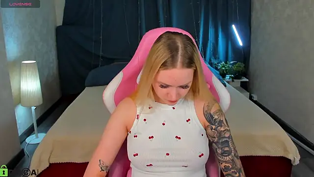 Carol  Cox online show from November 2025 10:32:02 PM