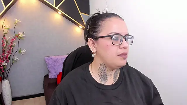 Snapshot of brigittemiller chatting on April 2026 02:04:02 AM brigittemiller online show from April 2026 02:04:02 AM