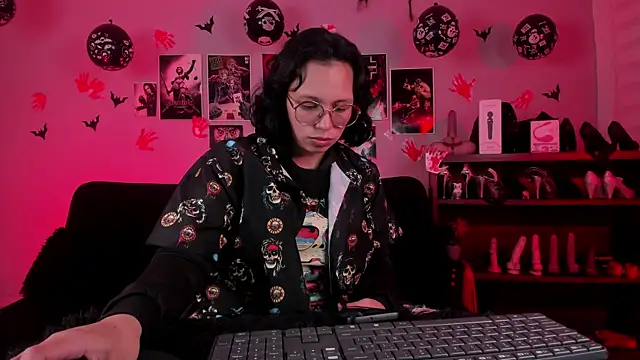 lilith-deveraux online show from November 2025 03:28:01 AM