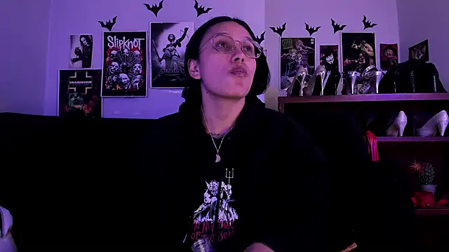 lilith-deveraux online show from June 2026 04:46:01 AM