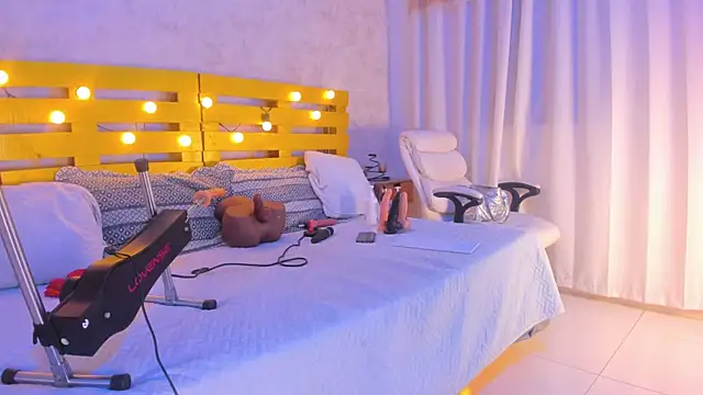 Rubi Love  online show from November 2025 03:06:01 AM