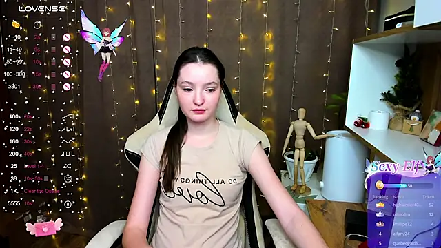 Fairyy Moon online show from December 2024 06:01:02 PM