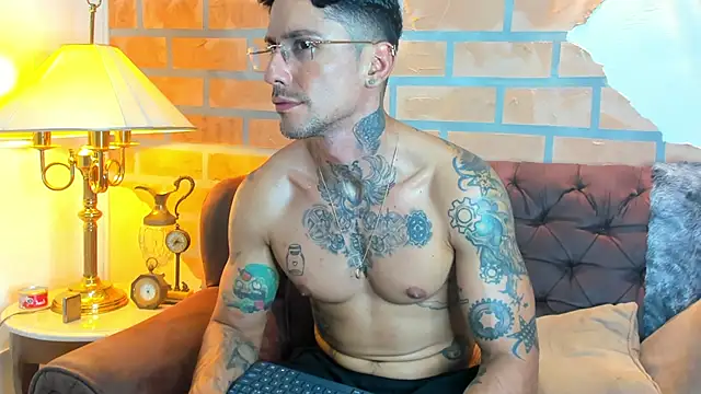 Snapshot of Dylanstonne chatting on January 2025 02:40:02 AM Dylanstonne online show from January 2025 02:40:02 AM