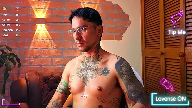 Snapshot of Dylanstonne chatting on October 2025 08:44:02 PM Dylanstonne online show from October 2025 08:44:02 PM