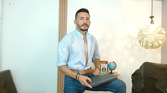 Snapshot of Reiko_85_ chatting on January 2025 10:41:01 PM Reiko 85 online show from January 2025 10:41:01 PM