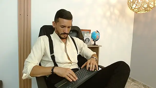 Snapshot of Reiko_85_ chatting on February 2025 09:17:01 PM Reiko 85 online show from February 2025 09:17:01 PM