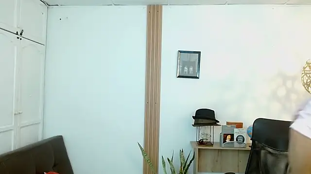 Snapshot of Reiko_85_ chatting on February 2025 06:35:01 PM Reiko 85 online show from February 2025 06:35:01 PM