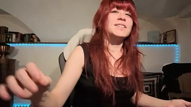 complicata mente online show from December 2025 09:32:02 PM