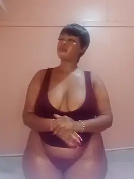 Luciouslips00 online show from June 2026 05:39:02 PM