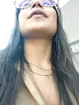 Snapshot of Jade_Zephyra chatting on December 2024 08:58:02 PM Jade Zephyra online show from December 2024 08:58:02 PM