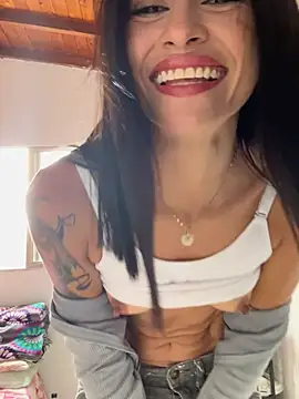 emilie xx  online show from April 2026 05:40:02 PM