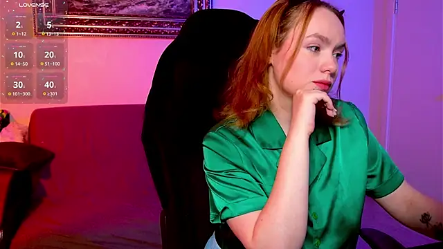 Snapshot of Kari_Lunna chatting on December 2024 04:01:02 AM Kari Lunna online show from December 2024 04:01:02 AM