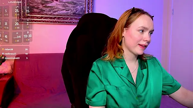 Snapshot of Kari_Lunna chatting on December 2024 07:07:02 AM Kari Lunna online show from December 2024 07:07:02 AM