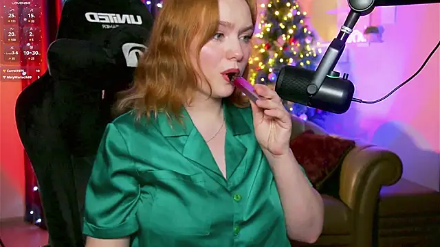 Snapshot of Kari_Lunna chatting on December 2024 06:52:02 AM Kari Lunna online show from December 2024 06:52:02 AM