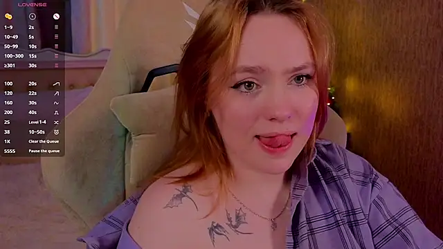 Snapshot of Kari_Lunna chatting on January 2025 08:00:02 AM Kari Lunna online show from January 2025 08:00:02 AM