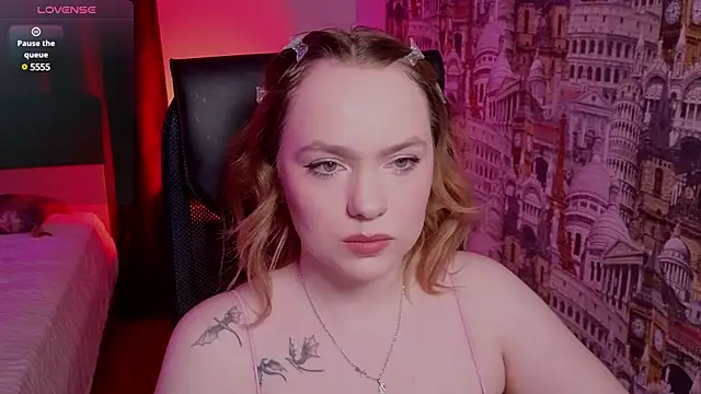 Snapshot of Kari_Lunna chatting on February 2025 03:08:02 AM Kari Lunna online show from February 2025 03:08:02 AM