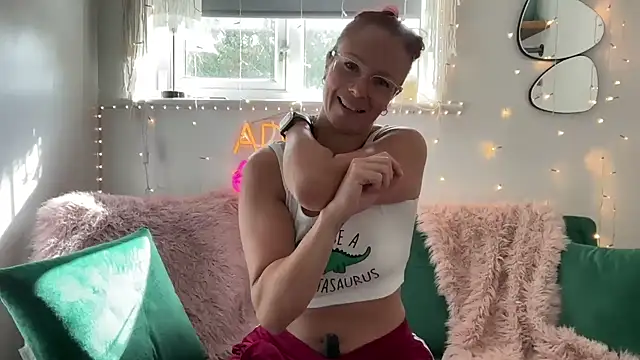 Snapshot of MelodyRoseUk chatting on September 2025 10:37:01 AM MelodyRoseUk online show from September 2025 10:37:01 AM